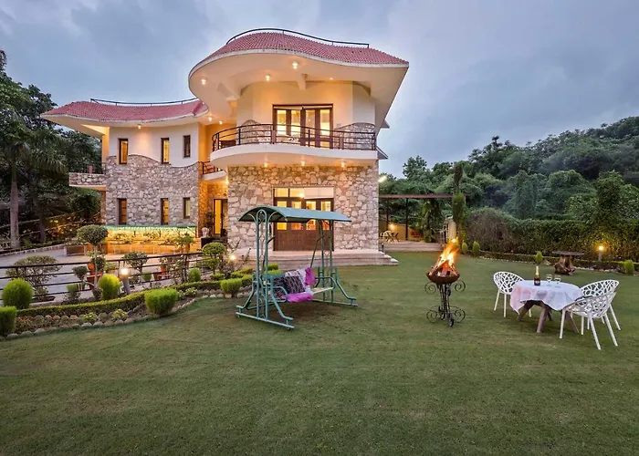 Stayvista'S Prakriti Farms With Outdoor Pool, Complimentary Breakfast Udaipur