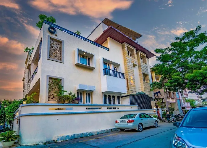 Santosh Villa - The House Of Antiques And Art Udaipur